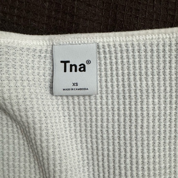 TNA by Aritzia crop Henley - Picture 4 of 5